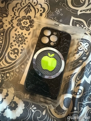 iPhone 14 Pro Hülle schwarz mit grünem Apfel Design