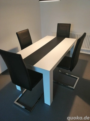 Esszimmertisch mit 4 Stühlen