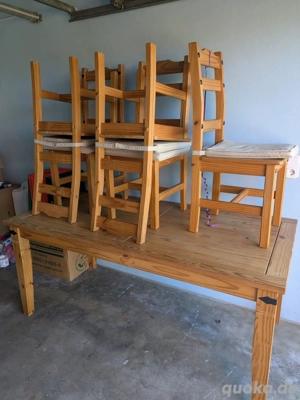 Echtholz Esstisch mit 6 Stühlen 