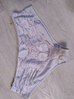 Unterwäsche mit Spitze 