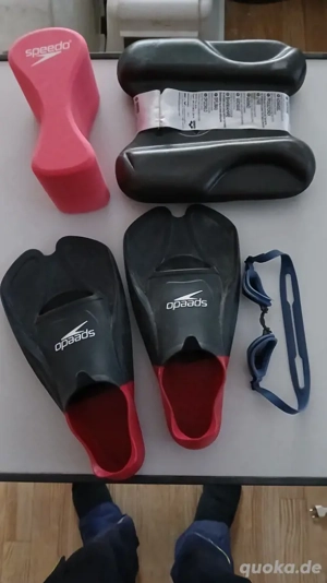 speedo Schwimmflossen Poolboy und Arena schwimmbrett