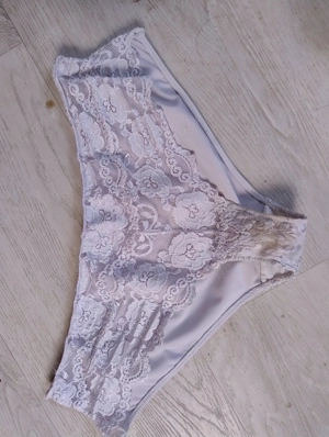 Höschen in verschiedenen Farben und Formen 