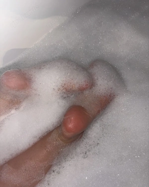 Verkaufe fußbilder mit und ohne Socken 