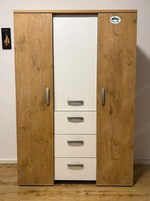Kinderkleiderschrank Massivholz   Drehtürschrank robust stabil sehr gepflegt