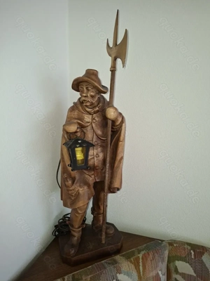 Geschnitzter Nachtwächter mit Laterne