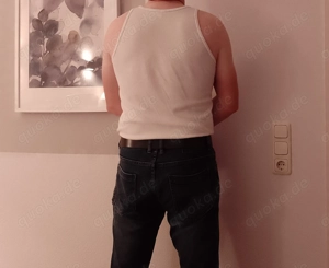 Ich bi und Devot suche Dich fürs erste mal,ohne langes Quasseln .gerne gebe ich auch Tg