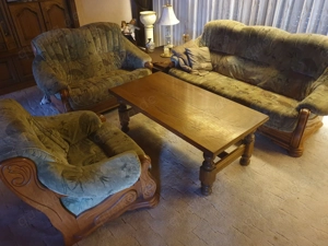Couch-Garnitur mit Holztisch