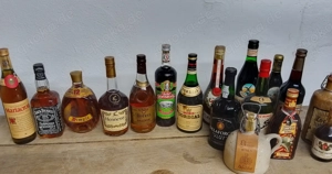 15 Flaschen alte Brandys, Cognacs, Whiskeys ... 