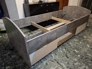 Verkaufe gebrauchtes Jugendbett in Betonoptik weiß 90x200 nur mit Abholung