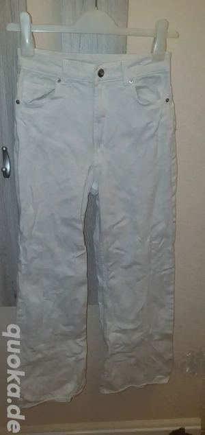 Weiße highwaist baggy Schlaghose von Divided Größe S(36) 