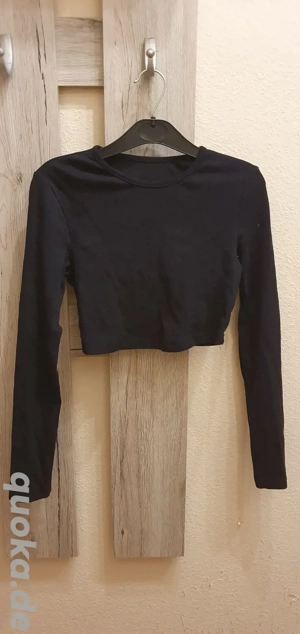 2 schwarze cropedtops 1x langarm 1x kurzarm von shein Größe xs(34) 