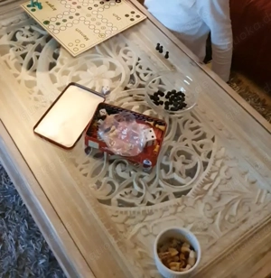 Couchtisch aus Holz mit Glasplatte 