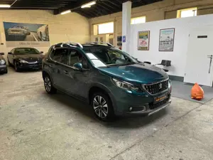 Peugeot 2008 Allure Navi Pano PDC SHZ Klima 1. Hand
