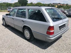 Mercedes-Benz E 200 T Automatik*AHK*Klimaanlage*Tempomat* - image 4
