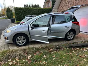 Peugeot 207 207 SW 95 VTi Family Bild 4