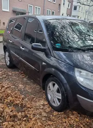 Renault Grand Scenic 1.9 dCi FAP Privilege Bild 2