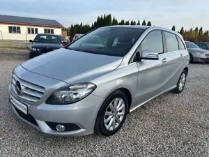 Mercedes-Benz B 180 B180 BlueEfficiency +EPH+TEMPOMAT+SHZ+