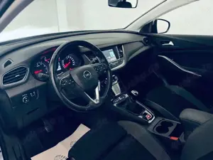 Opel Grandland X Bild 2