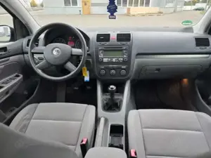 Volkswagen Golf Golf V  5-Türer 1.6 FSI Comfortline