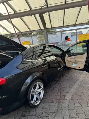 Ford Mondeo Mondeo 2.0 Ghia Bild 2