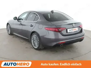 Alfa Romeo Giulia 2.2 JTDM Super Aut*NAVI*XENON*TEMPO*CAM*PDC*SHZ* Bild 4