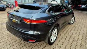 Jaguar F-Pace 3.0V6 F-PACE Prestige AWD Pano-AHK-VOLL Bild 3