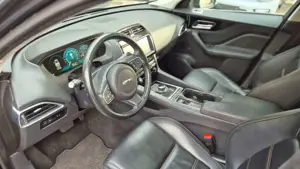 Jaguar F-Pace 3.0V6 F-PACE Prestige AWD Pano-AHK-VOLL Bild 5