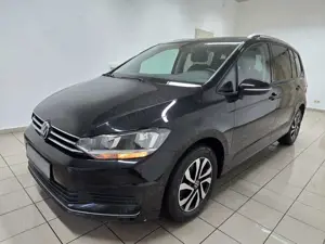 Volkswagen Touran 1.5 TSI Active 7-Si. Navi CarPlay Sitzheizung PDC