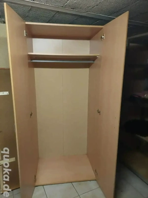 Kleider Schrank