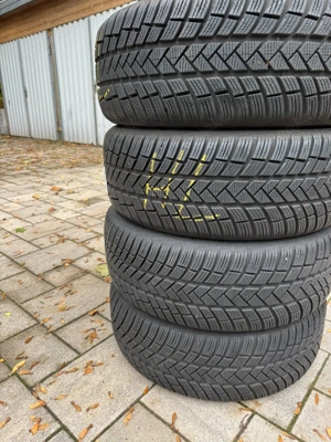 Marken Winterreifensatz von Vredestein 215 55 R17 
