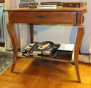 Verkaufe altes Tischchen