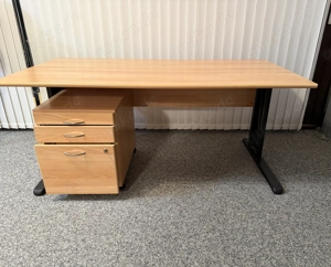 Gebraucht: Schreibtisch mit Untertisch-Container und Bürostuhl