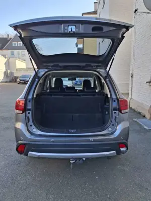 Mitsubishi Outlander 2.2 DI-D 4WD Aut. Plus Bild 3