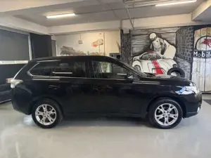 Mitsubishi Outlander 4WD 2.2 D 7-SITZER AHK XENON TEMPOMAT Bild 4