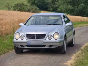 Mercedes-Benz CLK 320 CLK Coupe 320 Elegance Bild 2