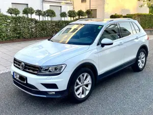 Volkswagen Tiguan Tiguan 2.0 TDI DSG Highline Pano*Navi*TÜV Neu