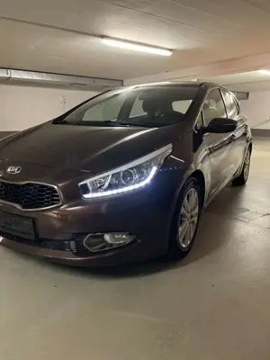 Kia Ceed / cee'd 1.6 CRDi /Top Austattung/TÜV Neu/2 Hand