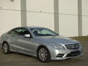 Mercedes-Benz E 220 AUTOMATIK*AMG-STYLING*BI-XENON*START-STOP*