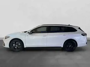 Volkswagen Passat Variant R-Line Signature 2.0 TDI DSG 4M Bild 3