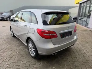 Mercedes-Benz B 250 B B 250/SHZ/AUTOMATIK/ALU/18000KM Bild 4