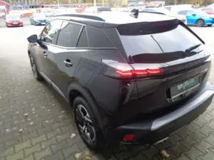 Peugeot 2008 Hybrid 136 e-DSC GT Navi Kamera Keyless Bild 3
