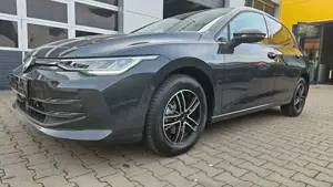 Volkswagen Golf VIII Lim. 1.5 TSI 85kW AHK/Kam/SHZ/PDCvo+hi