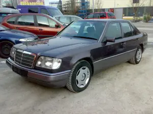 Mercedes-Benz E 250 D Automatik*AHK*SHD*1.Hand*