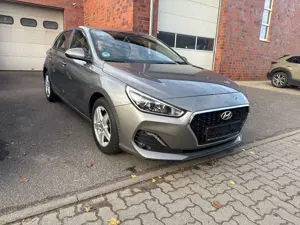 Hyundai i30 1,4 Select NAVI, Carplay, Rückfahrkamera 1.Hand