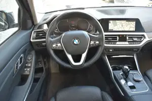 BMW 320 Bild 2