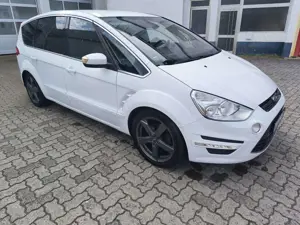 Ford S-Max 2.2 TDCi DPF Durashift-6-tronic Titanium S Bild 3