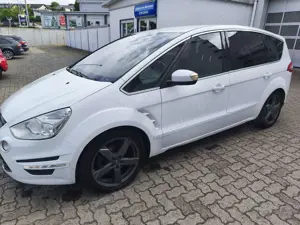 Ford S-Max 2.2 TDCi DPF Durashift-6-tronic Titanium S Bild 2