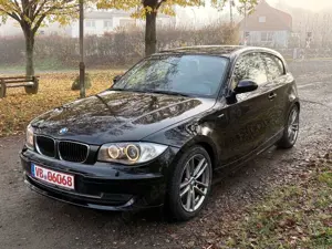 BMW 120 Limousine 120d ORG 189Tkm TÜV Neu Navi Bild 2