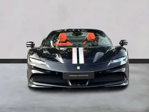 Ferrari SF90 Spider *Embleme*Navi*PDC*Klima*Leder* Bild 4