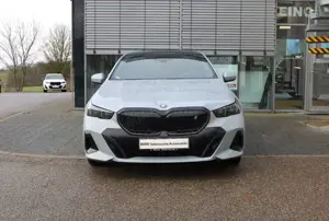BMW i5 eDrive40 M Sport pro Komfort Pano AHK ACC Bild 2